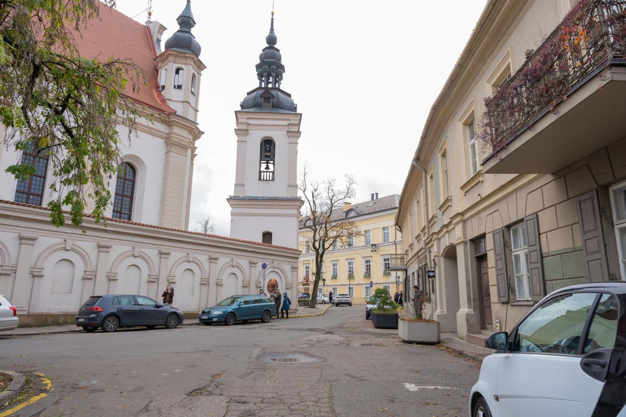 Church Through The Window Vilnius Exterior photo